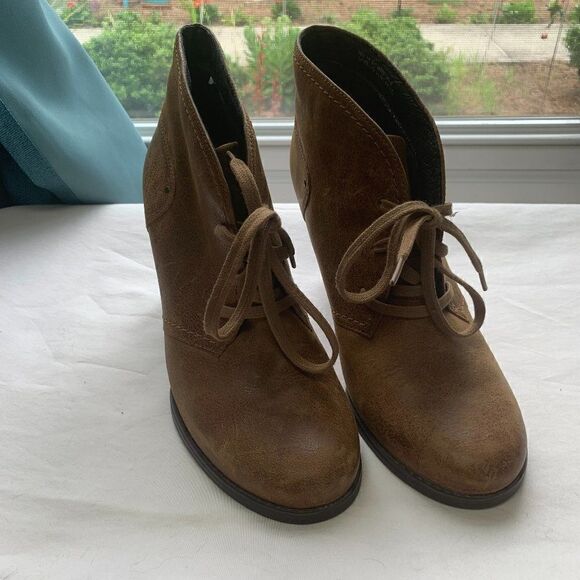 Clarks Ankle Booties, Light Brown, Lace Up, Sz 9.5 - Picture 2 of 9